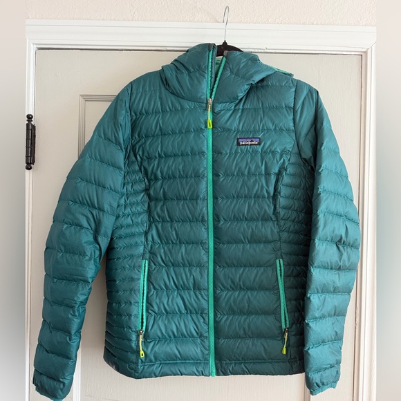 Patagonia Jackets & Blazers - Women’s Patagonia Teal Puffer Jacket with Hood Size Medium